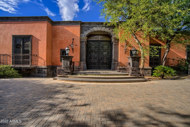 Foto del edificio - 8100 N 68th St
