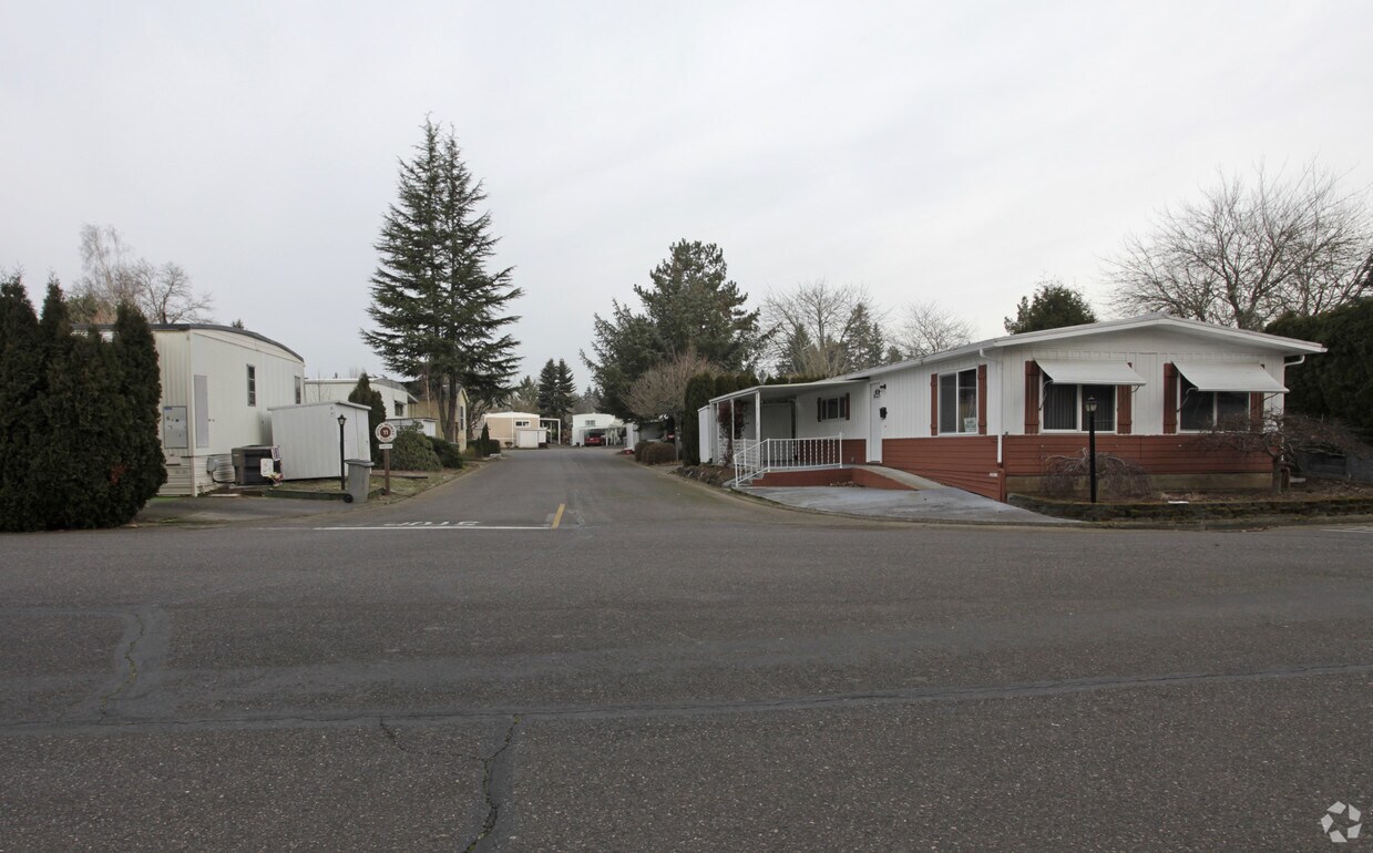 Building Photo - Royal Villa 55+ community