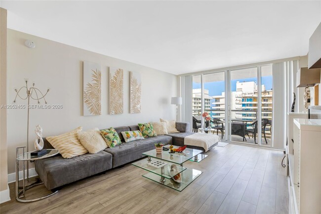 Foto del edificio - 5600 Collins Ave