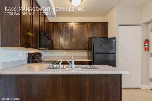 Foto del edificio - 1738 E 69th St