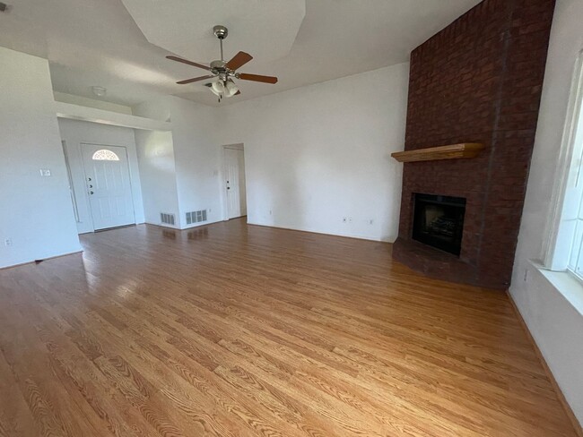 Foto del edificio - 4908 Joseph Dr