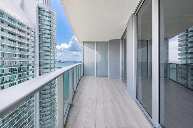 Foto del edificio - 488 NE 18th St