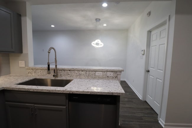 Building Photo - 6950 Paris St