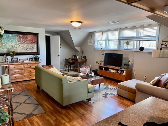 Foto del edificio - 410 Eureka Ave SE