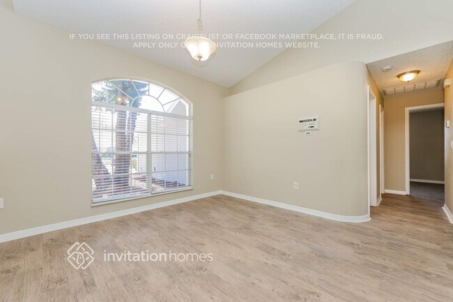 Building Photo - 9741 Reynosa Dr