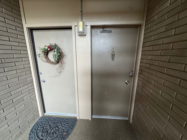 Foto del edificio - Charming 2-Bedroom Property (Water, Trash and Recycling and Sewer taken care by HOA)