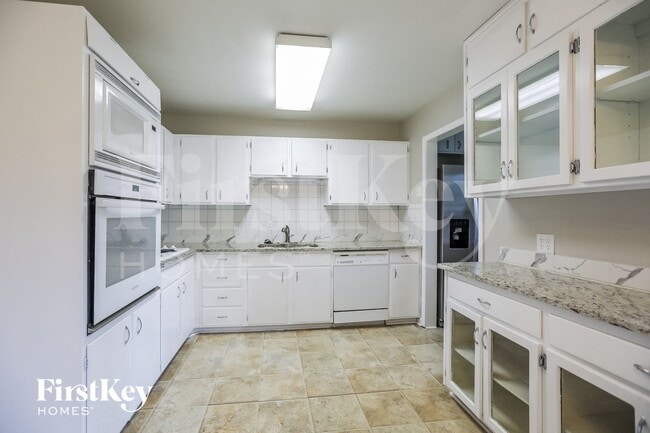 Building Photo - 10510 W 90th St