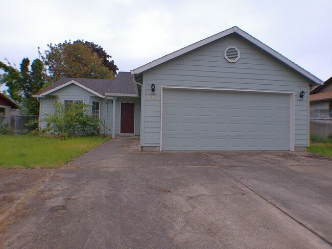 Building Photo - 1115 Swallow Dr NE