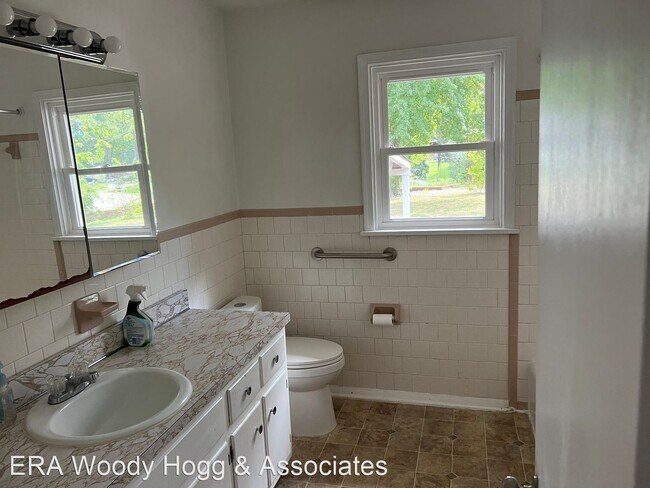 Building Photo - 3 br, 1.5 bath House - 6460 Thrush Way