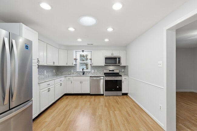 Foto del edificio - 408 Salisbury Rd