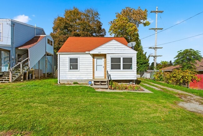 Building Photo - 1547 E Atherton Rd