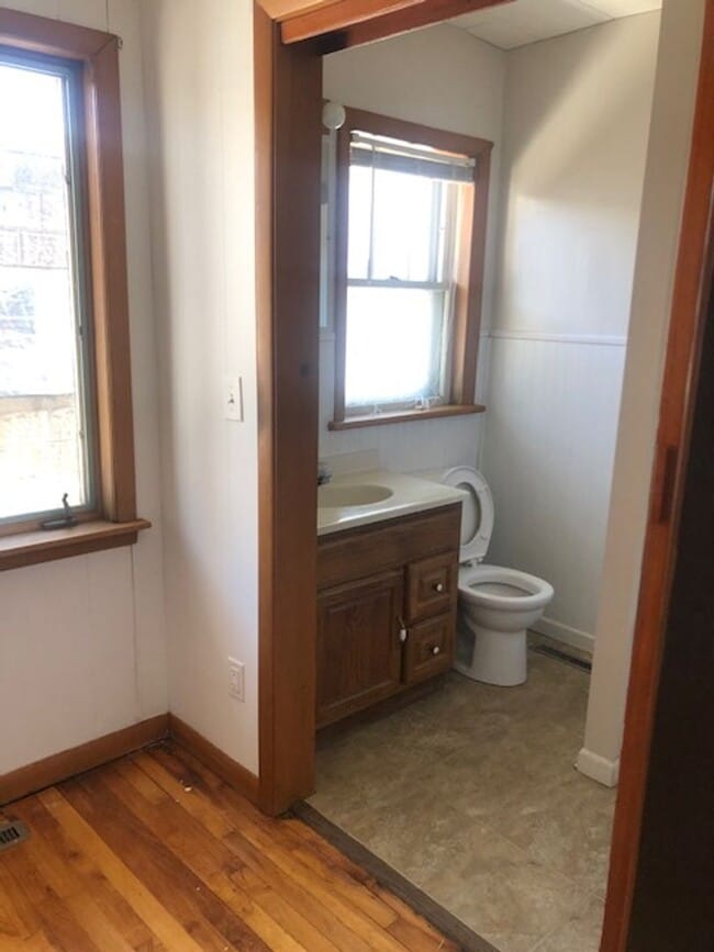 Building Photo - 311 N Dewey St