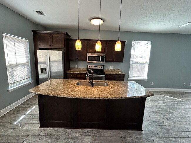 Foto del edificio - 664 Helen Ave