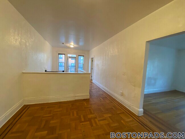 Building Photo - 26 Schuyler St