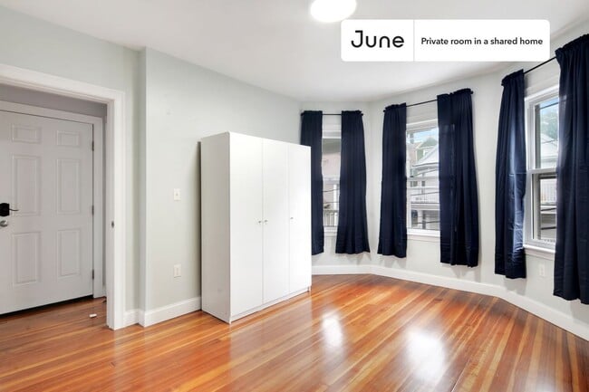Building Photo - Room in Shared 4 bed/2 bath home