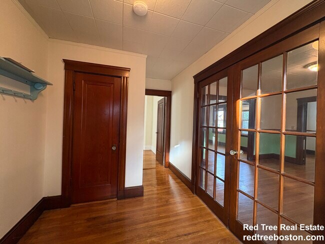 Foto del edificio - 155-157 Hillside St. Unit 1