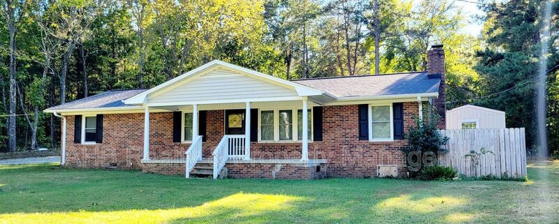 Primary Photo - 418 Circle Dr