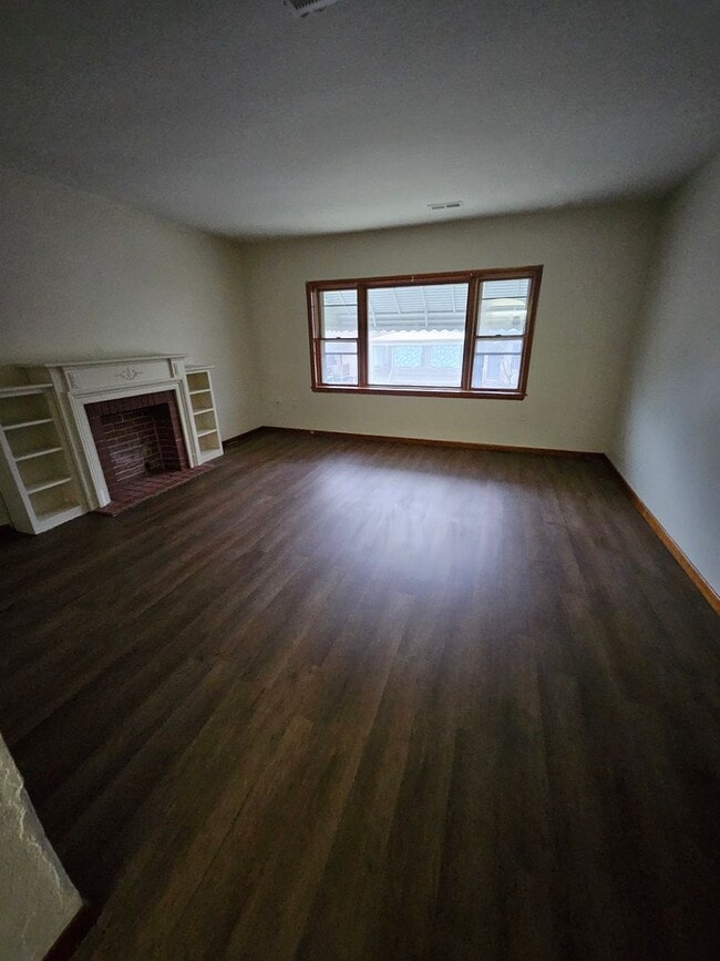 Foto del edificio - Upper 3 bedroom unit