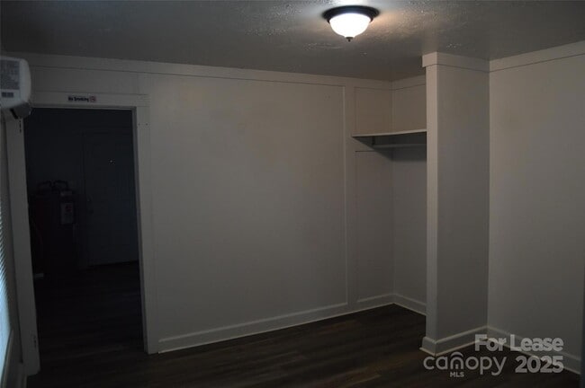 Foto del edificio - 511 S Elm St