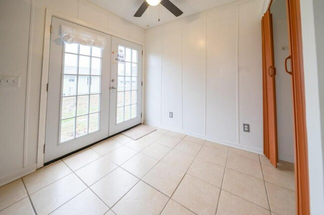 Building Photo - 1493 Old Chisholm Trail