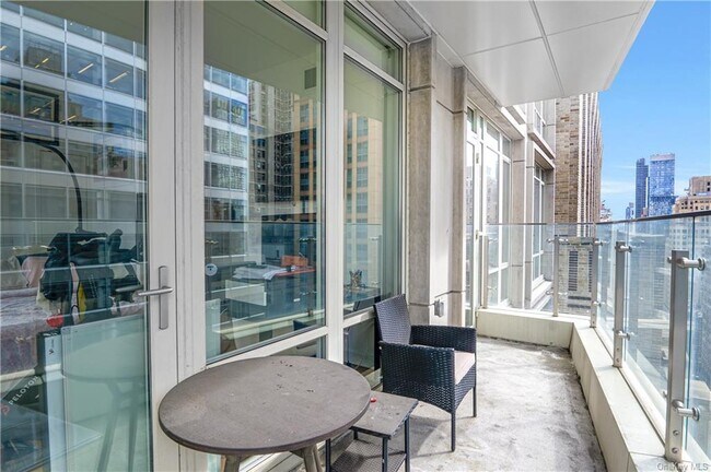 Foto del edificio - 1050 6th Ave