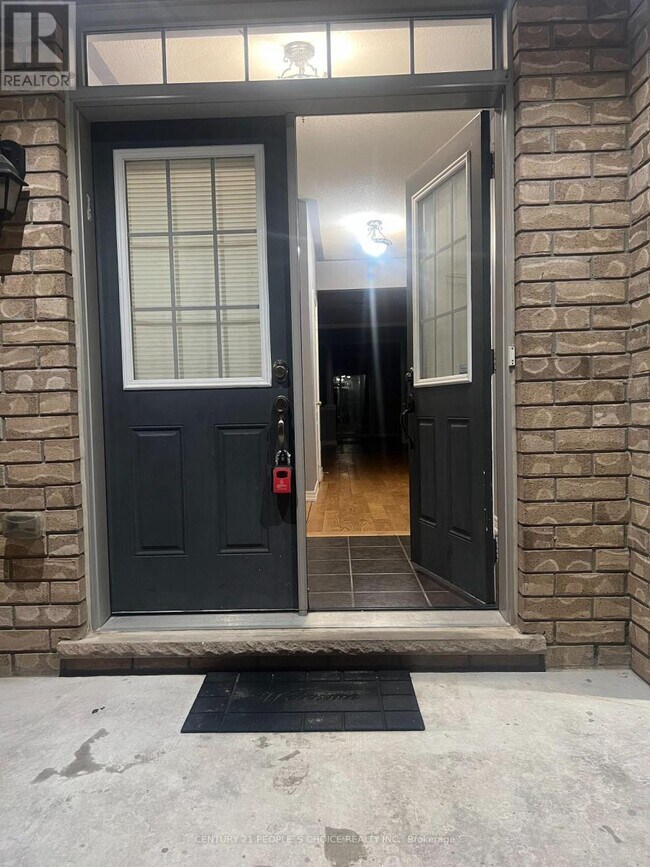 Building Photo - 85 Aspermont Cres