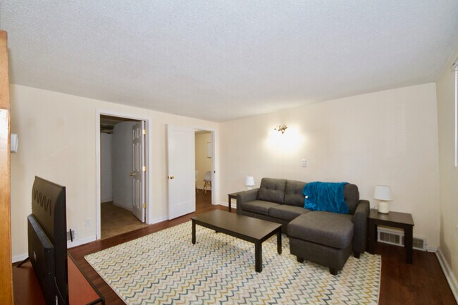 Building Photo - 706 S James St