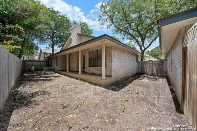 Building Photo - 118 Golden Way