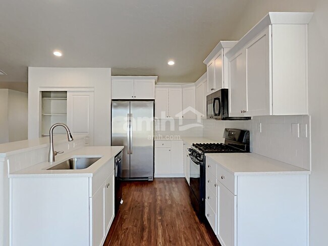 Foto del edificio - 504 Diamond Lake St