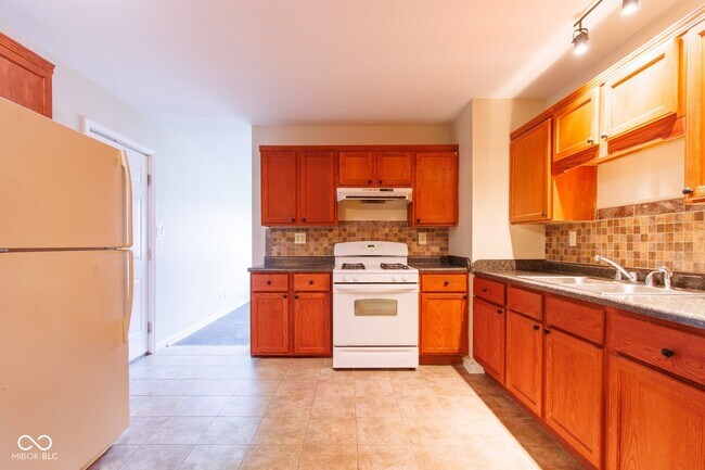 Foto del edificio - 4929 Katherine Dr