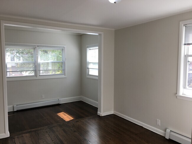 Building Photo - 553 Avenue E