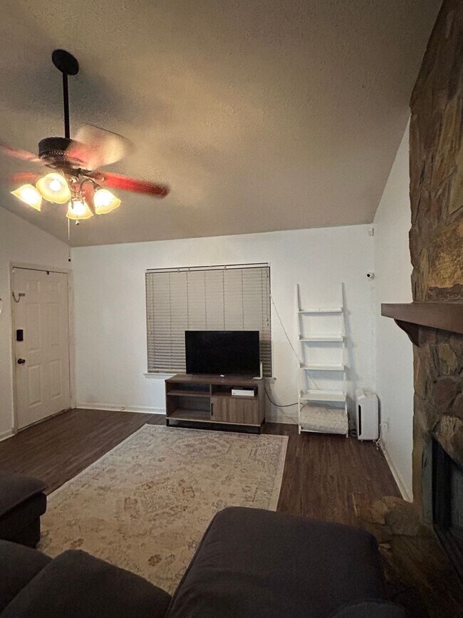 Foto del edificio - 109 Live Oak Cir