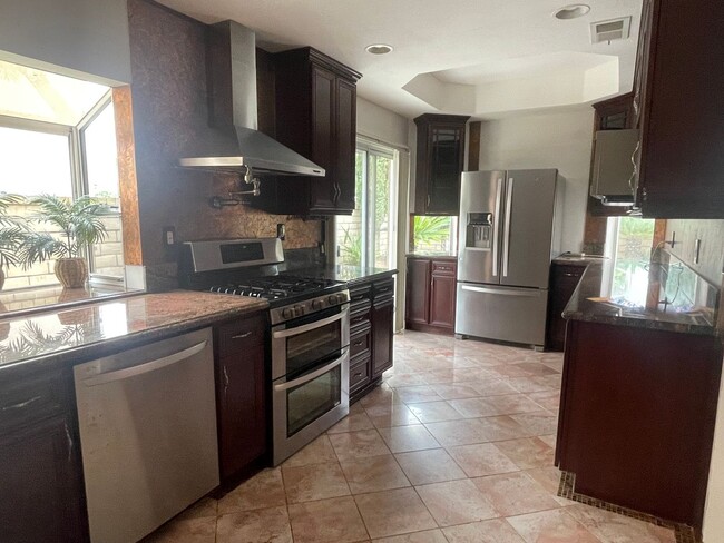 Building Photo - Gated Community Beautiful 4b 3b in Thousan...