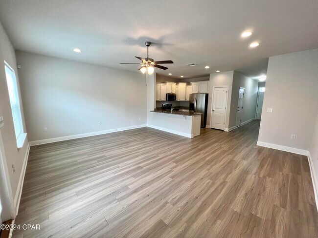 Foto del edificio - 1930 Pointe Dr