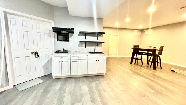 Foto del edificio - 7509 New Caledonia Ct