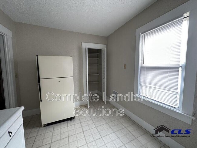Building Photo - 1233 S 10th St