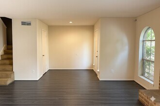 Building Photo - 9146 Wilcrest Dr