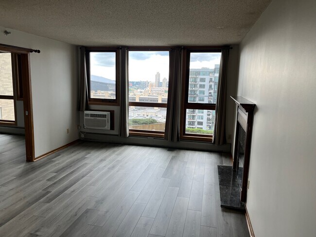Building Photo - 433 S 7th St