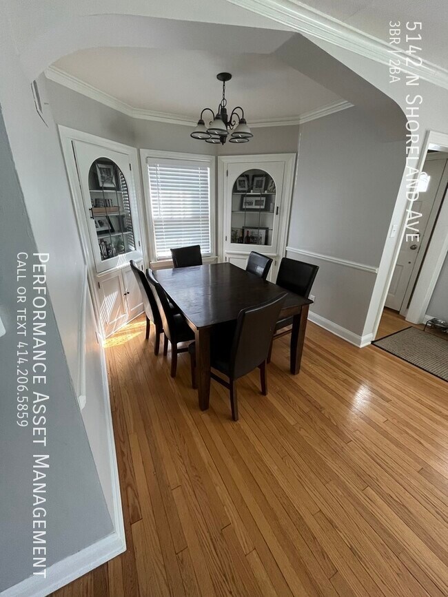 Building Photo - Elegant 3BED/1.5BATH Whitefish Bay Cape Cod