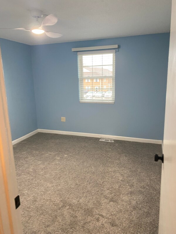 Building Photo - 105 Elmwood Dr