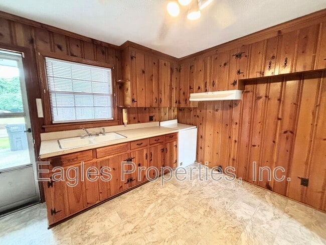 Building Photo - 411 Beech St