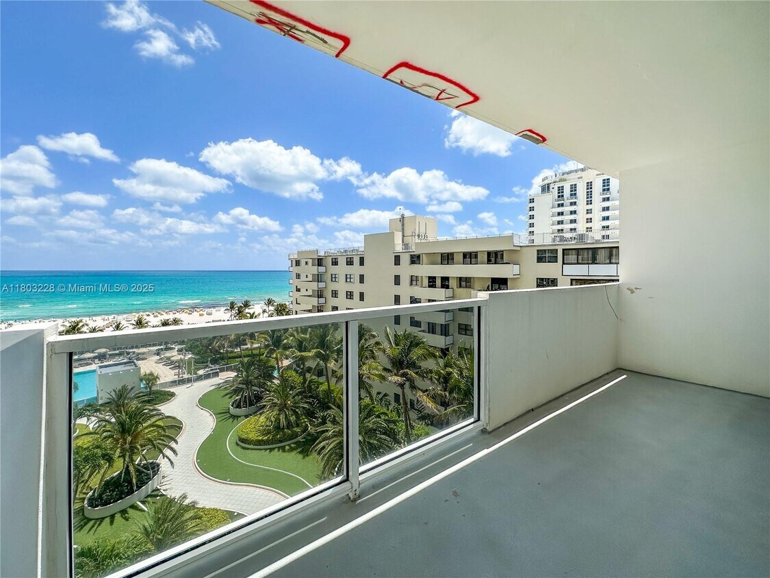 Primary Photo - 100 Lincoln Rd
