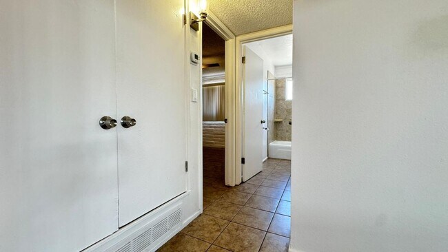 Building Photo - 3421 E Monte Vista Dr