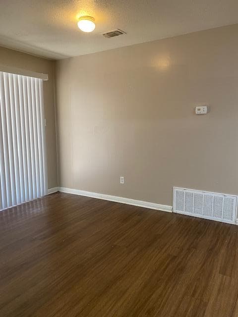 Building Photo - 902 Country Aire Dr