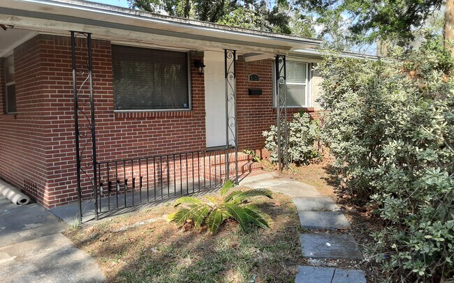 Building Photo - 5135 Poppy Dr