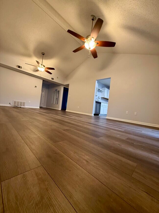 Foto del edificio - 2908 Alpine Pl