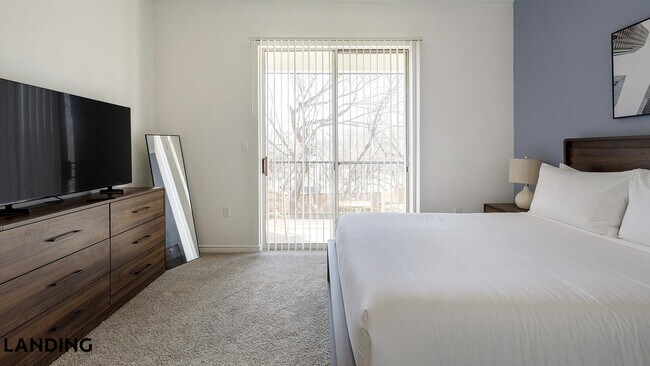 Foto del edificio - 9601 N Custer Rd