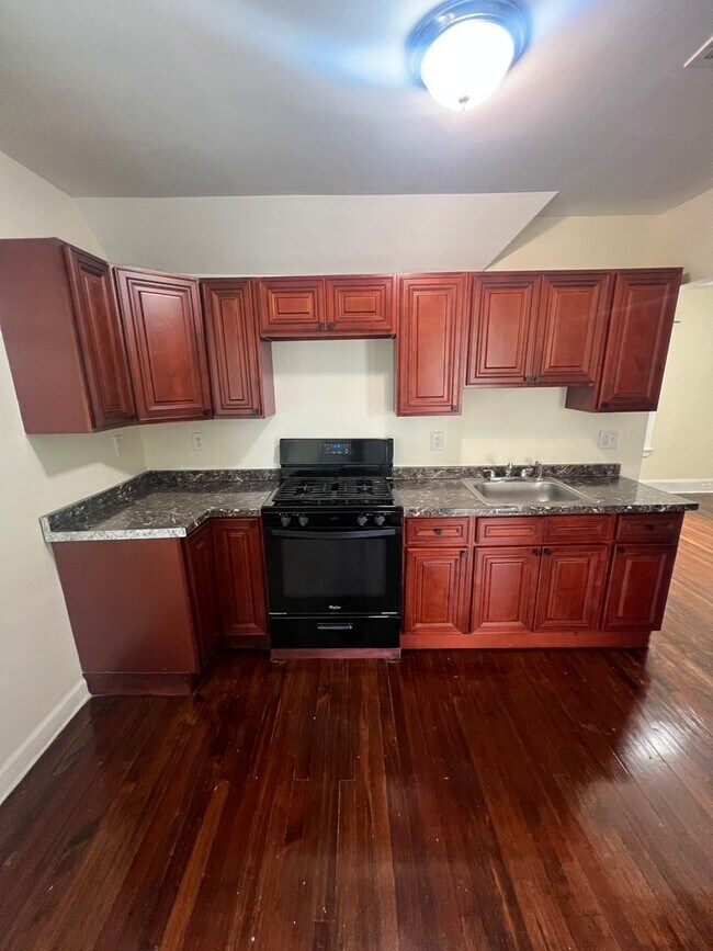 Building Photo - 65-67 Fox St