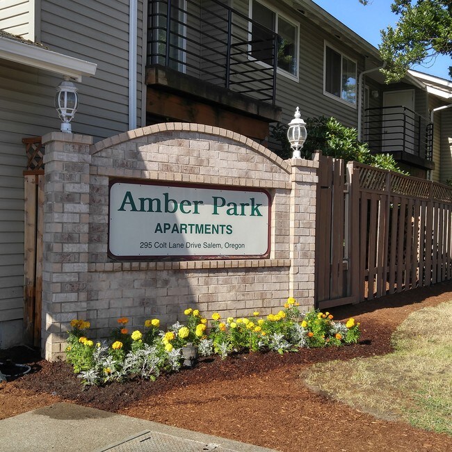 Letrero del complejo - Amber Park Apartments