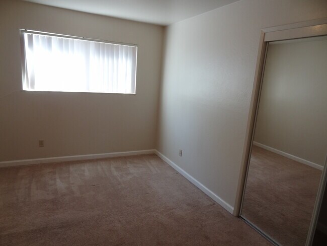 Foto del edificio - 2070 Latham St